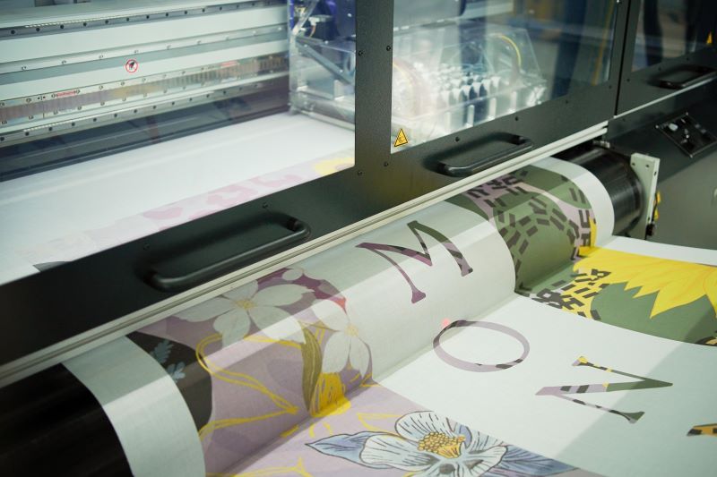Pengertian Printing Direct To Fabric (DTF) dan Mengapa Teknik Ini Merajai Industri Sablon Digital