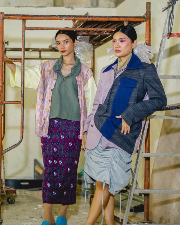 These look are by @titiessapoetra InTheEra collcetion. The products are printed and knitted by B Bajukertas & Co