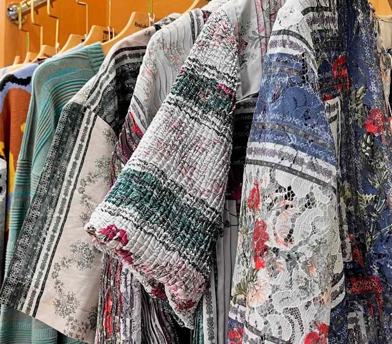 Inspirasi Penerapan Pleats dalam Sejarah Fashion, Meniru Gaya Klasik Berkelas untuk OOTD Tren Masa Kini